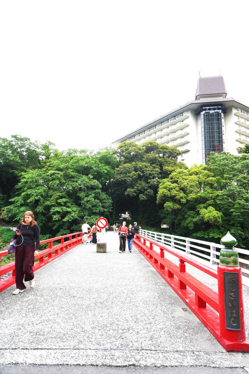 umoto Fujiya Hotel seen from the red Ajisai Bridge in Hakone-Yumoto.