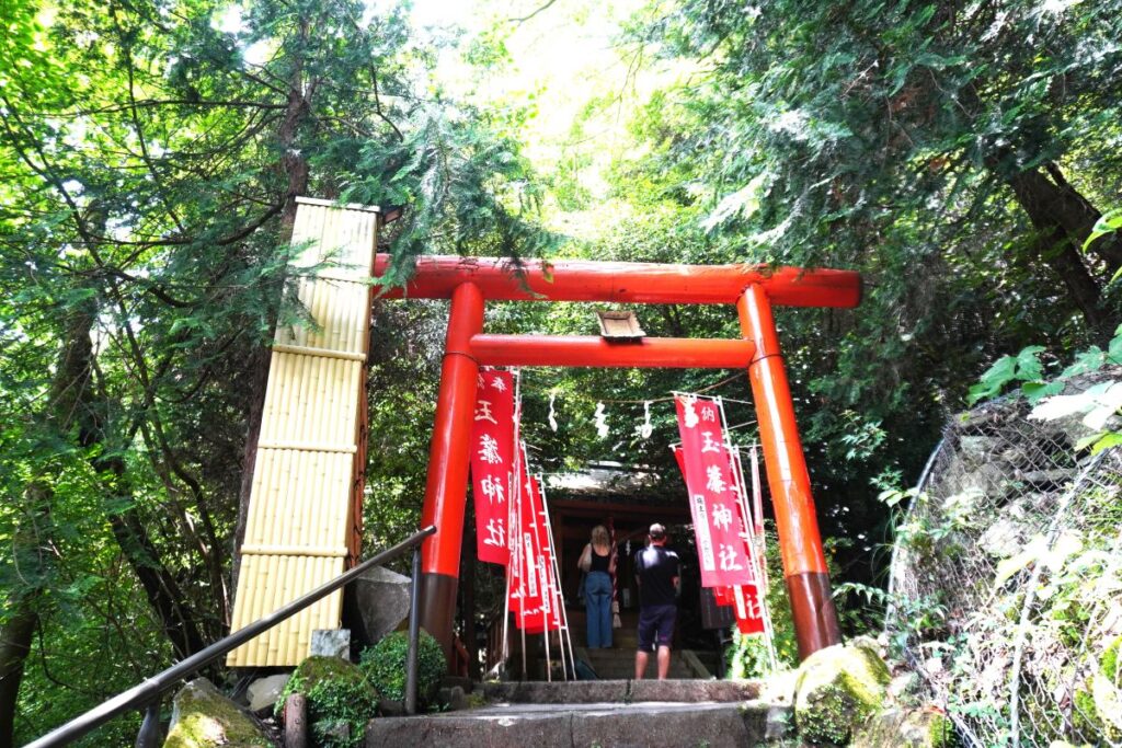 Torii gate at Tamadare Shrine beside Hotel Okada in Hakone-Yumoto
